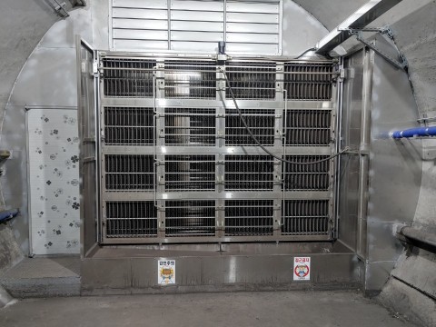 지하철 터널 내 설치된 양방향 전기집진기(사진=리트코 제공)