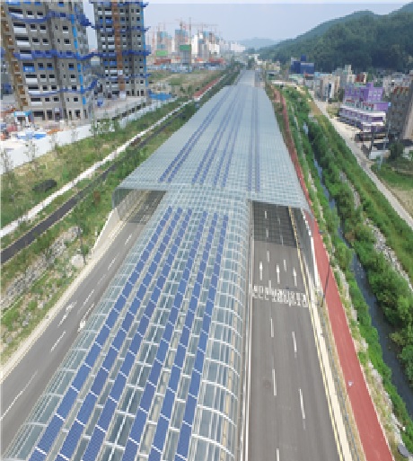 행복도시 태양광 발전시설 설치사례 - 방음터널(사진:행복청 제공)