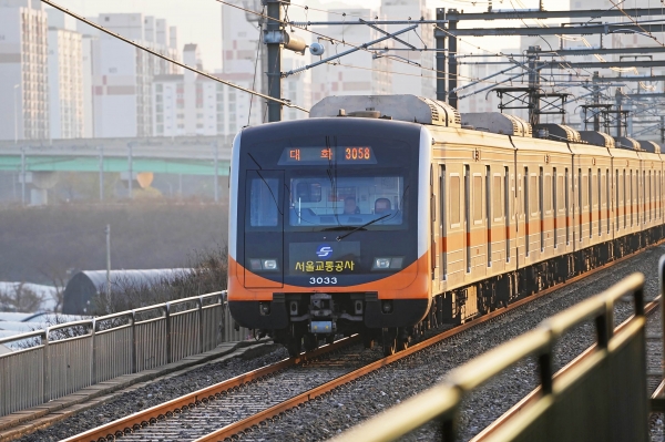 KTCS-M 신호시스템이 적용될 서울 3호선 열차.(사진제공=현대로템)