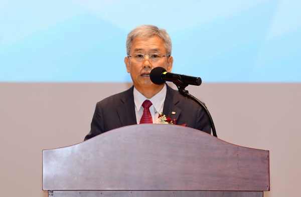 제22대 한전 신임 사장에 취임한  김동철 사장은 20일 전남 나주 한전 본사에서 취임사를 하고 있는 모습. (제공 한전)